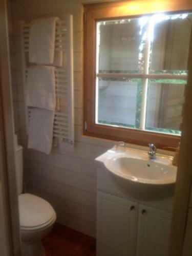 Hostal Les Roulottes De La Baronnie