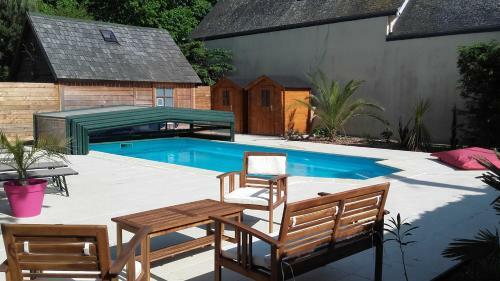 Hostal Les Roulottes De La Baronnie
