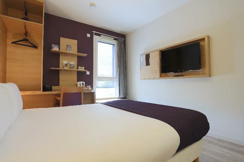 Hotel Comfort Suites Lyon Est Eurexpo