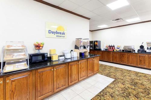 Motel Days Inn & Suites Tucker