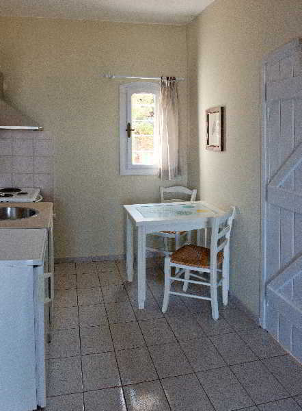 Adrakos Apartments