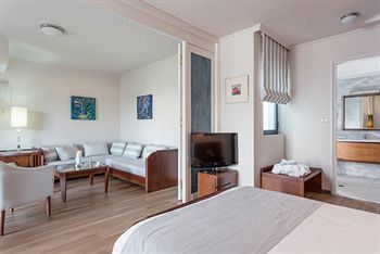 Avra City Hotel (former Minoa Hotel)