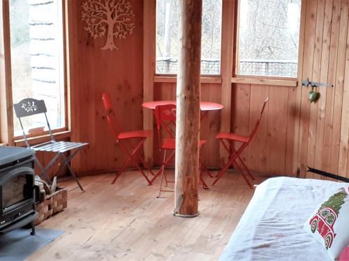 Hostal Cabanes Et Yourtes De La Vall�e De L'ance