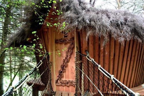 Hostal Cabanes Et Yourtes De La Vall�e De L'ance