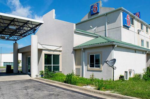 Motel 6 Seymour North