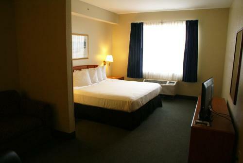 Hotel Country Inn & Suites Lansing