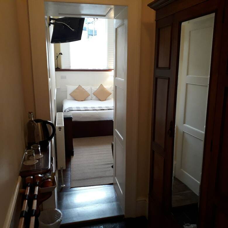 Bed & Breakfast Henrietta House