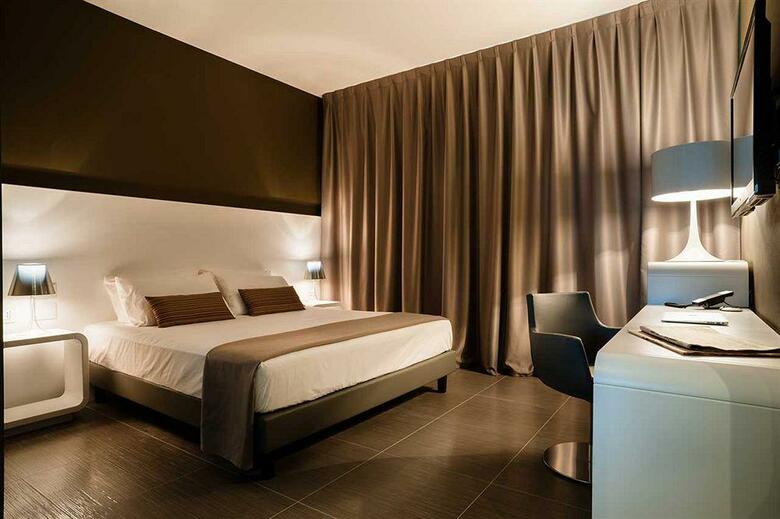 8piuhotel