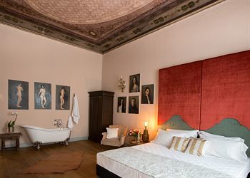 Hotel Soprarno Suites