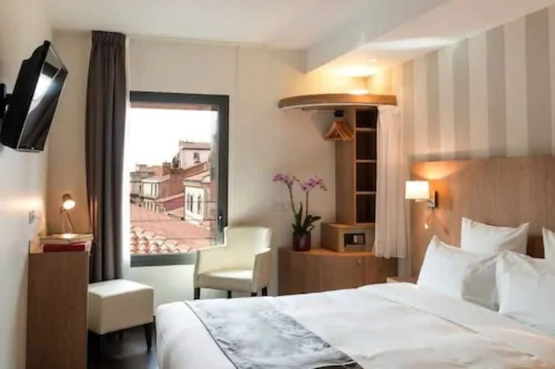 Le Pere Leon Hotel