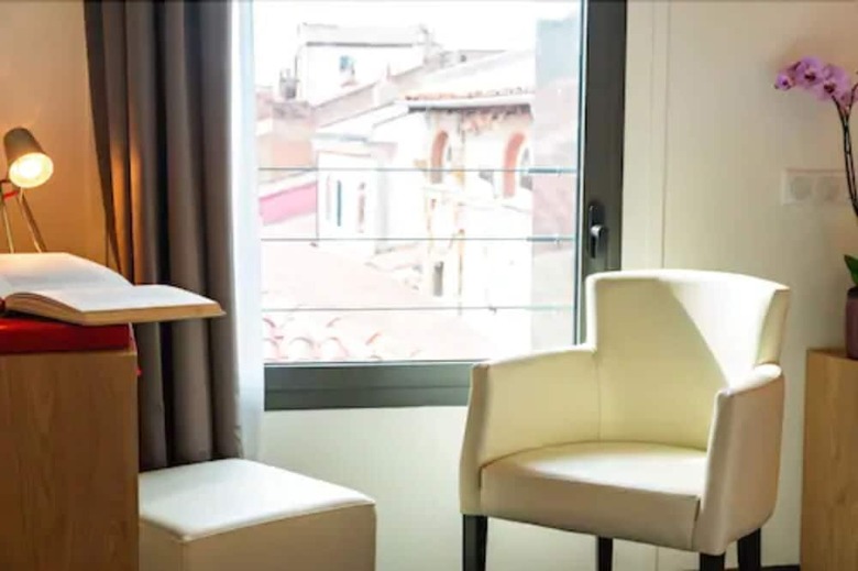 Le Pere Leon Hotel