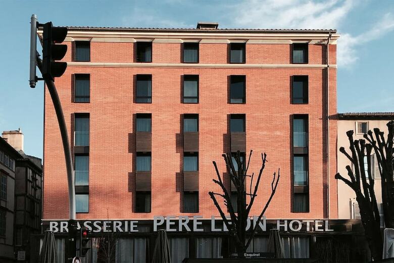 Le Pere Leon Hotel