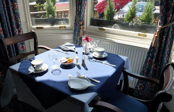 Hostal Alba Hills Guest House