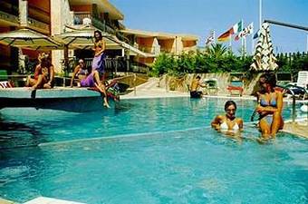 Hotel Palm Village