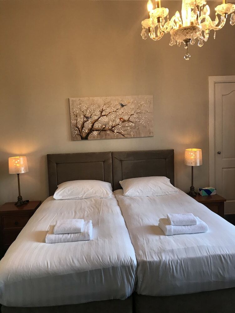Hostal Alexander Guest House