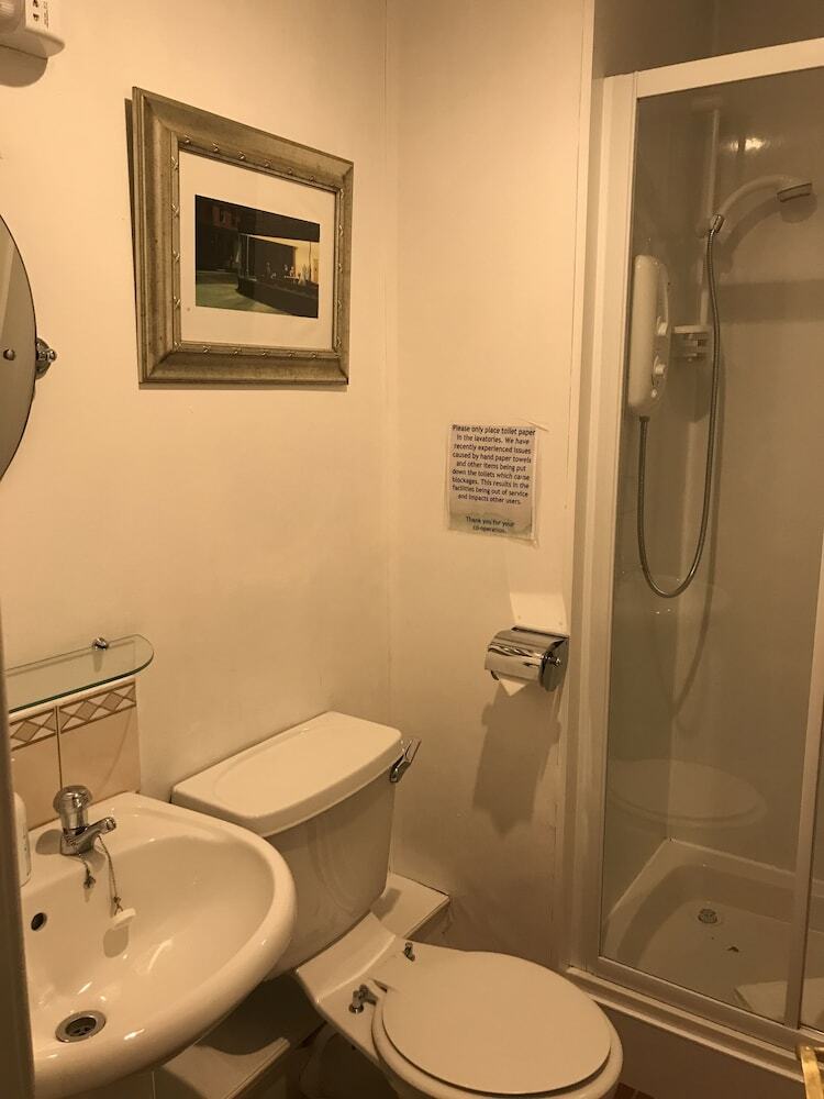 Hostal Alexander Guest House