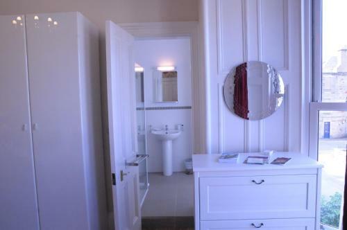 Hostal Balmore Guest House