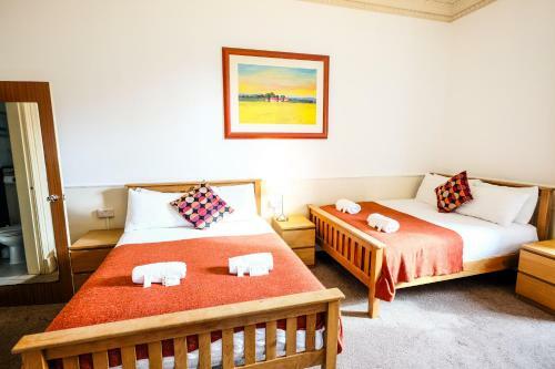 Hostal Balmore Guest House