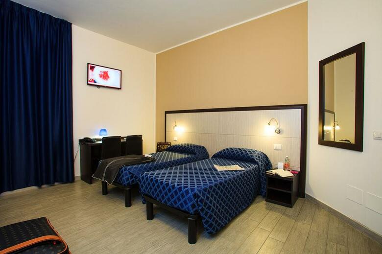 Esco Hotel