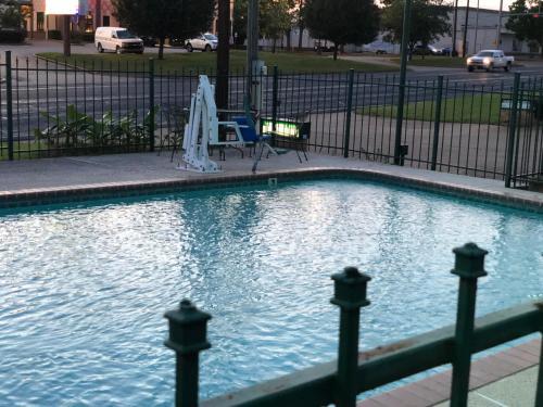 Motel Victorian Inn & Suites