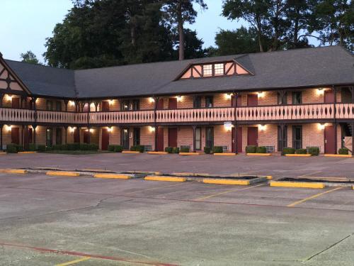 Motel Victorian Inn & Suites