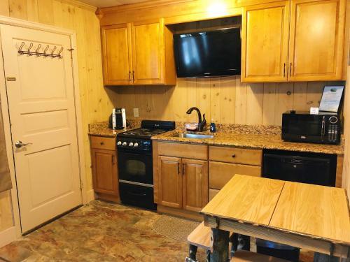 Motel Shore Meadows Lodge Llc