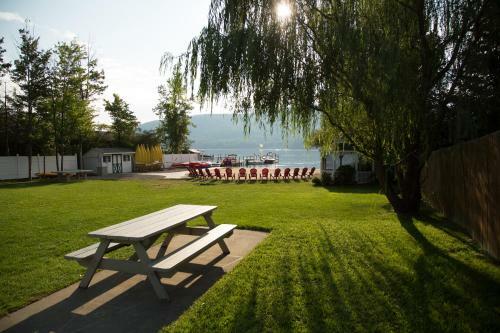 Motel Shore Meadows Lodge Llc