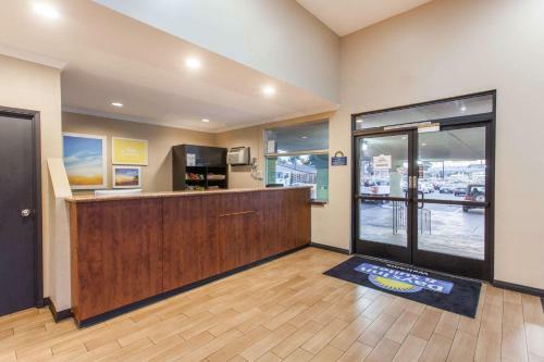 Hotel Days Inn And Suites El Cajon