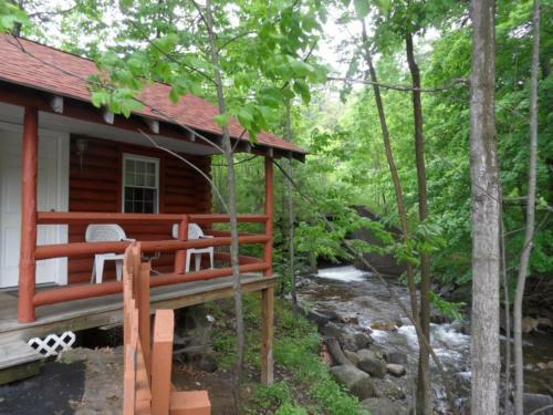 Seven Dwarfs Cabin - On The Brook Cabins