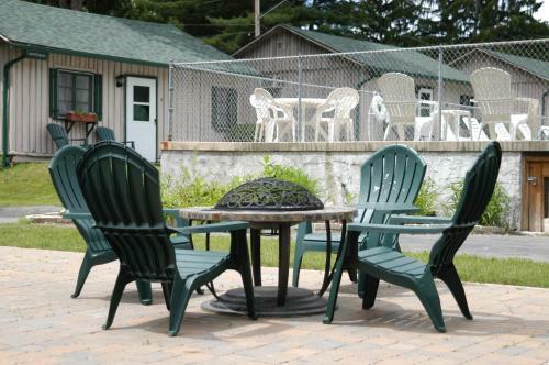 Motel Lincoln Log Colony