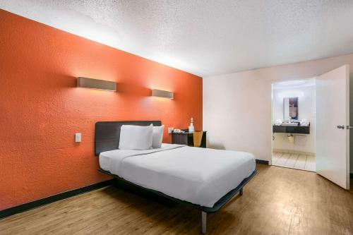 Motel 6 Baltimore Harbor South