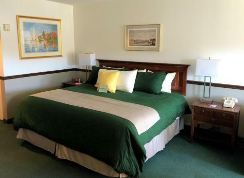 Camden Riverhouse Hotel And Inn