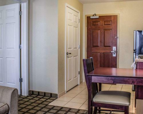 Hotel Suburban Extended Stay Coralville
