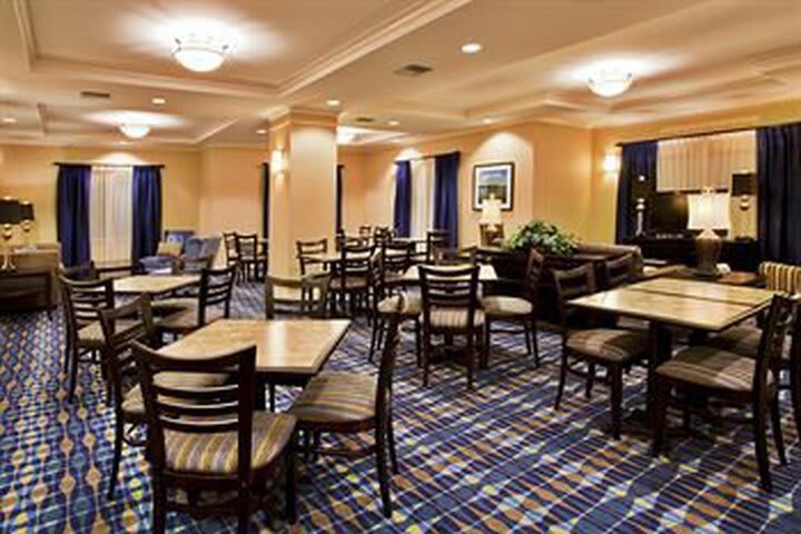 Holiday Inn Express Hotel & Suites Fort Pierce West