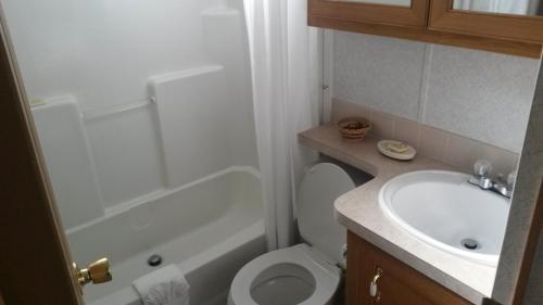 Lodge Road Runner Travel Resort