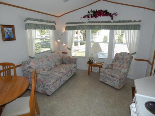 Lodge Road Runner Travel Resort