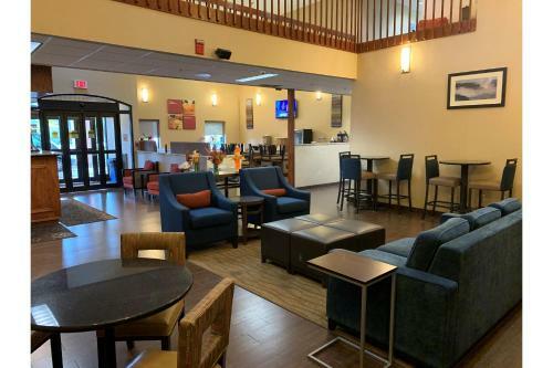 Hotel Comfort Suites Buffalo Airport