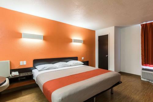 Motel 6 Uvalde