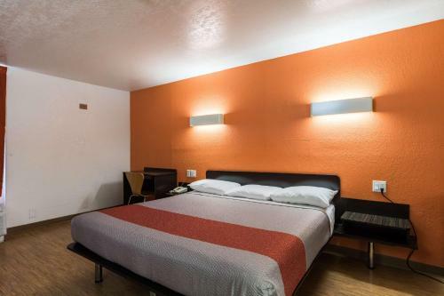 Motel 6 Uvalde
