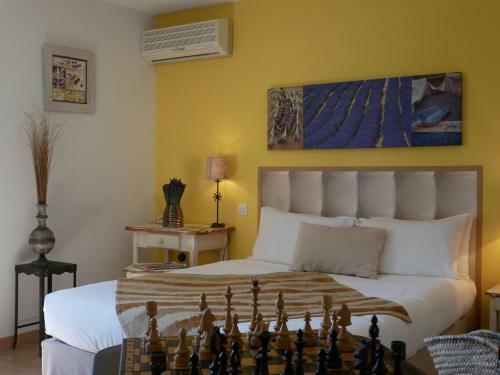 Hotel La Petite Auberge De Roussillon