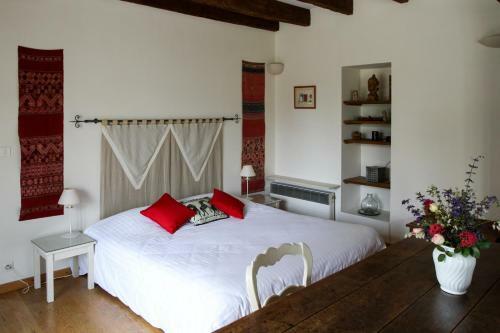 Hostal Maison D'h�tes Domaine De La Rhue