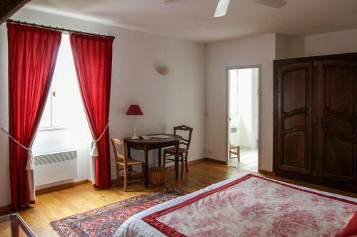 Hostal Maison D'h�tes Domaine De La Rhue