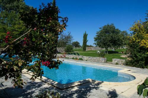 Hostal Maison D'h�tes Domaine De La Rhue