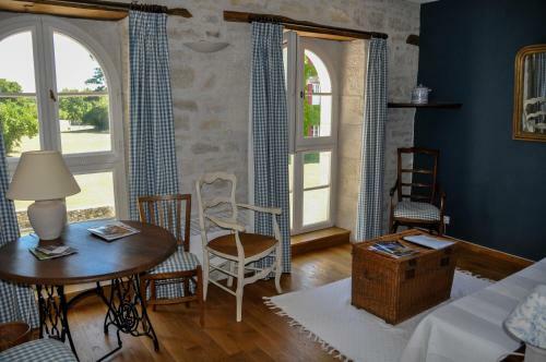 Hostal Maison D'h�tes Domaine De La Rhue