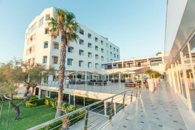 Hotel Costa Brada Luxury Resort