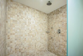 Hotel Doubletree By Hilton Tinton Falls-eatontown