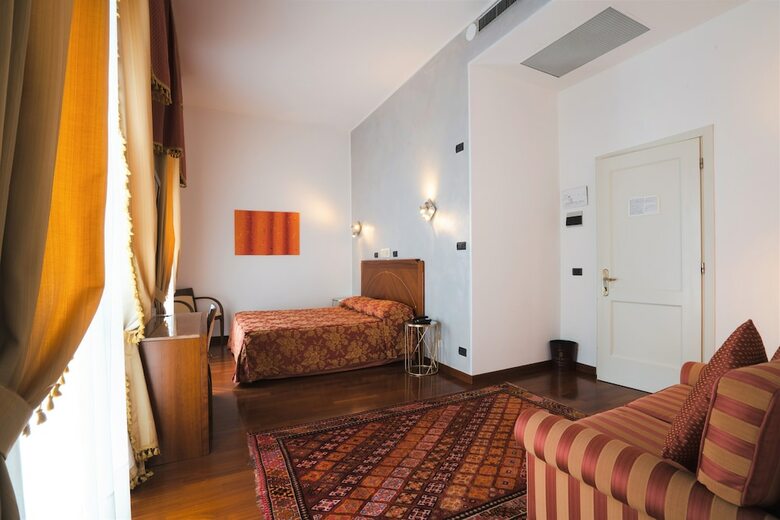 Rechigi Park Hotel