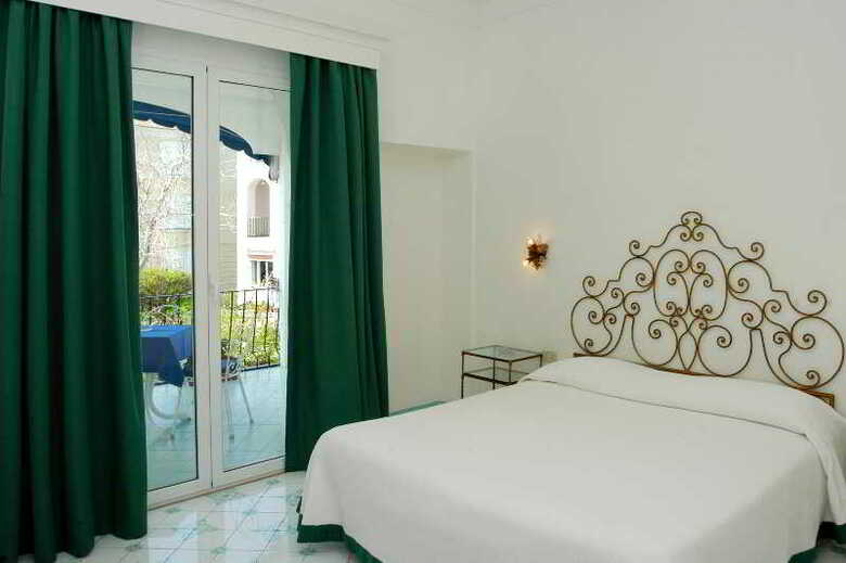 Hotel A Pazziella