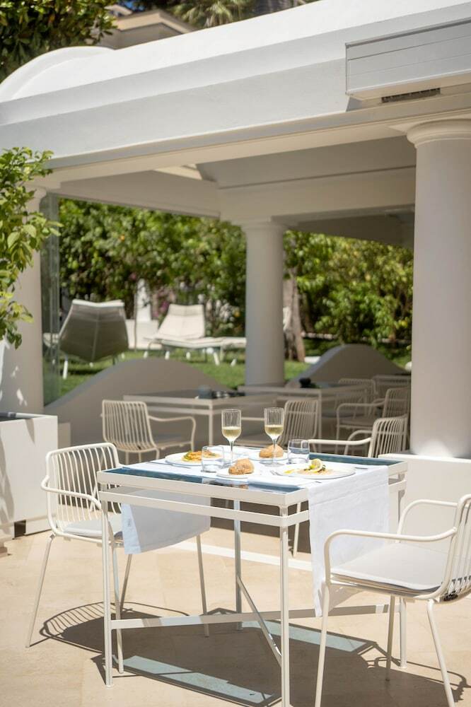 Hotel A Pazziella