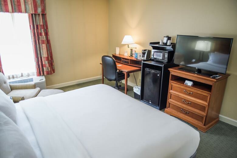 Holiday Inn Express Hotel & Suites Conover - Hickory Area